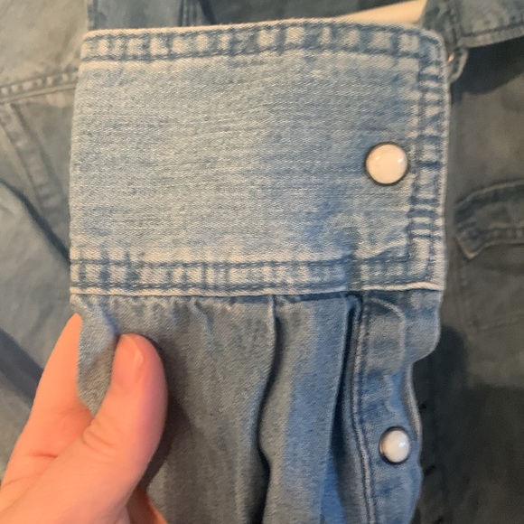 Fantastic H and M Light Blue Denim Button Up Shirt Super Stylish 😍 SZ Small/4 - Picture 5 of 10